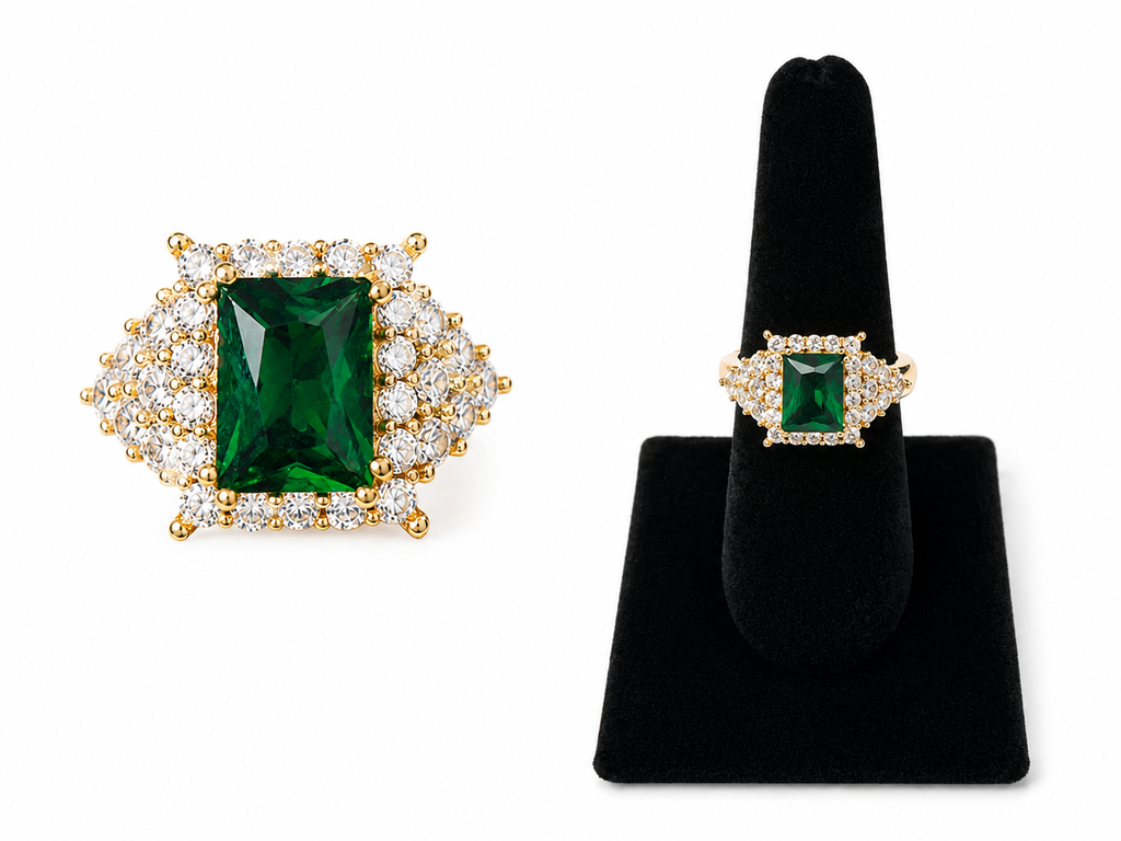 Green Size 8 Ring 18k 4.85 grams
