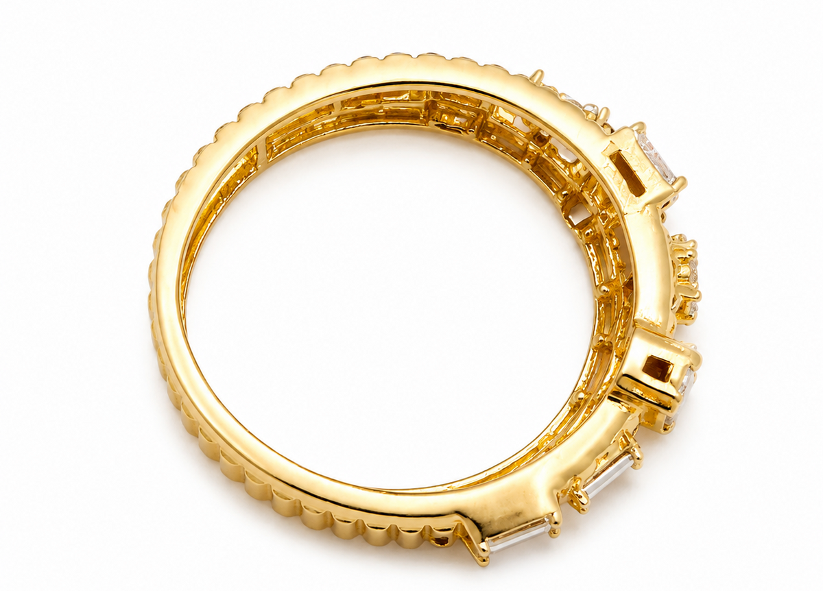 18k Gold Ring 4.37 grams size 7.5