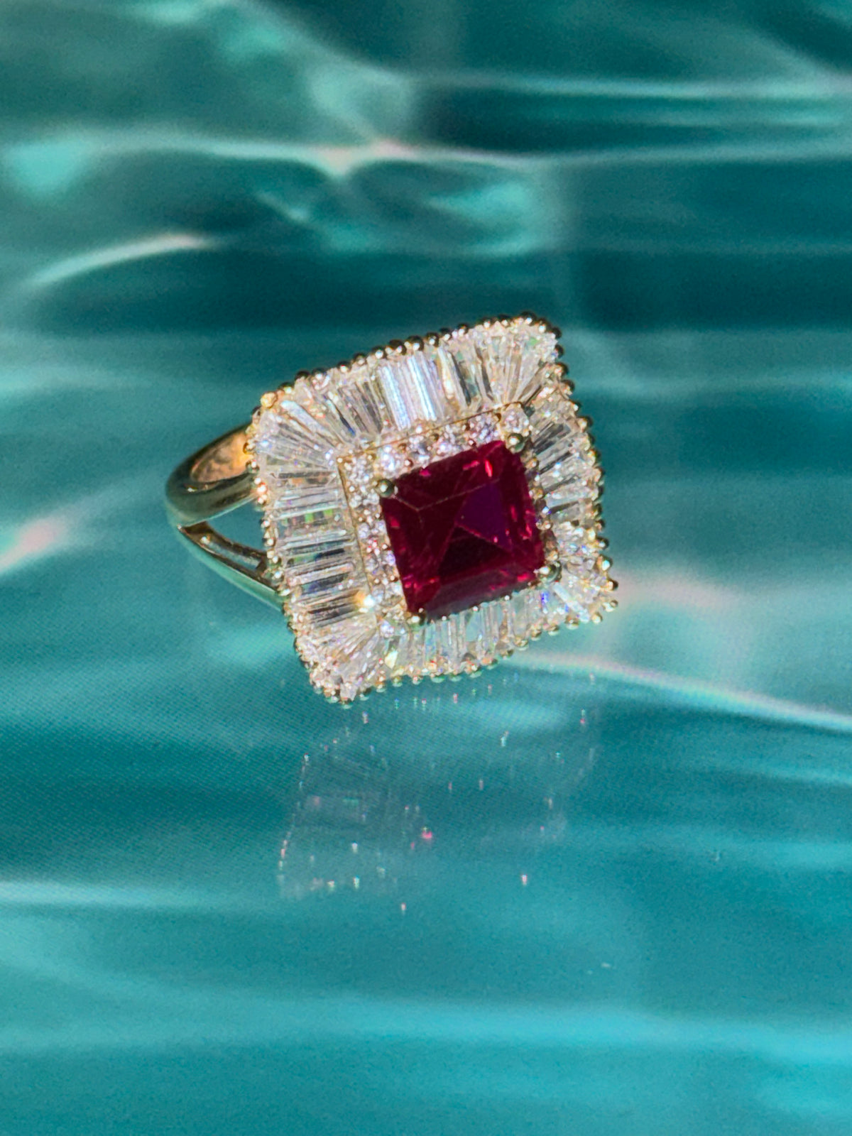 18k size 7.5 Gold Ring 8.51 grams