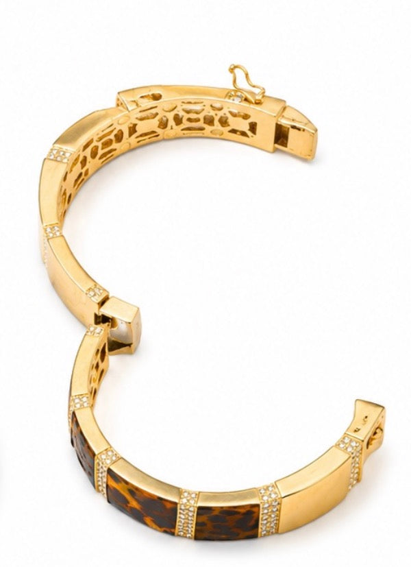 18k Gold Bangle Bracelet 32.81 grams size 18